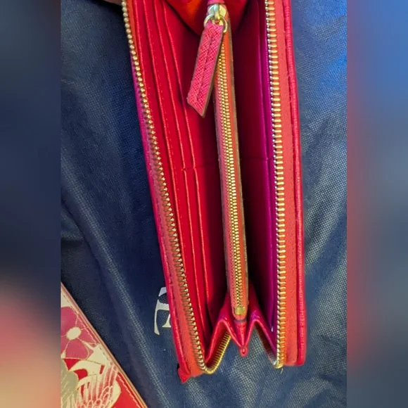 Dooney & Bourke Beacon, Saffino Leather Tote Set in Fushia-EUC - Picture 10 of 12